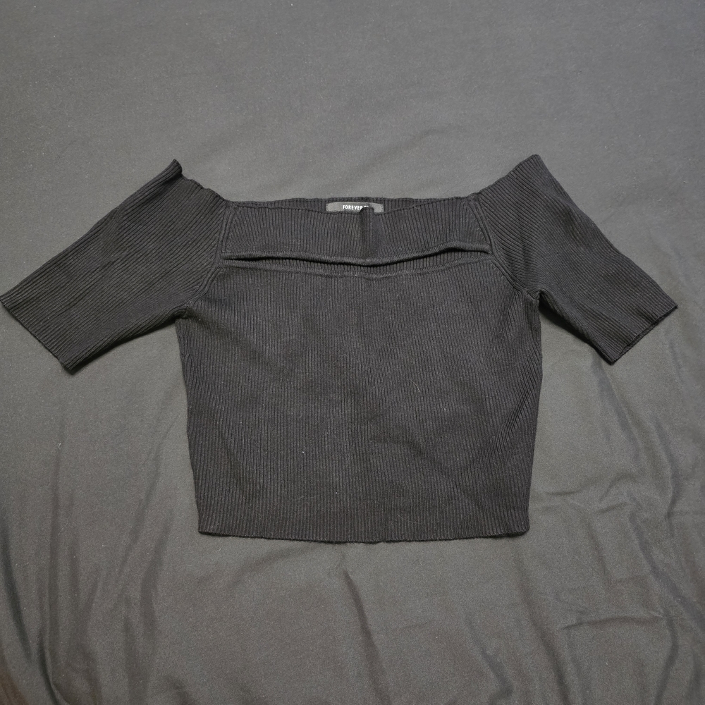 Forever 21 NWOT Black Ribbed Knit Top
